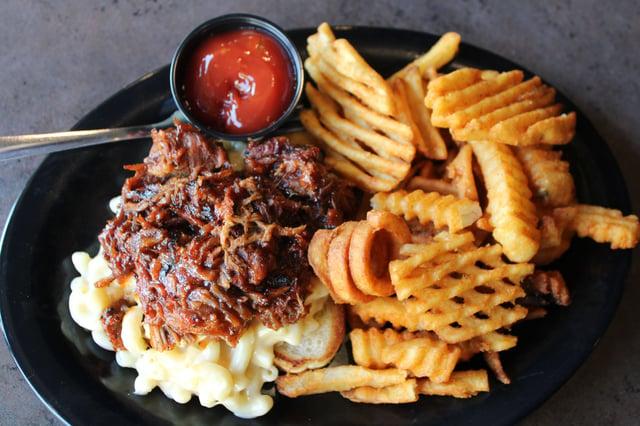 crow bbq mac sammy.jpg