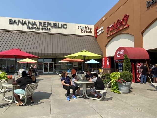 11175-courtyard 1.jpg