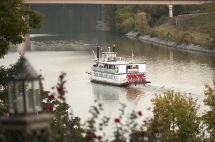 Boat---Southern-Living-Photo-Shoot-048_abbc0ab6-5056-a348-3a85f71ae4e0fa21.jpg