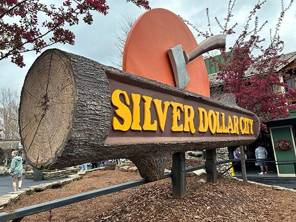 Silver-Dollar-City-Entrance.jpeg