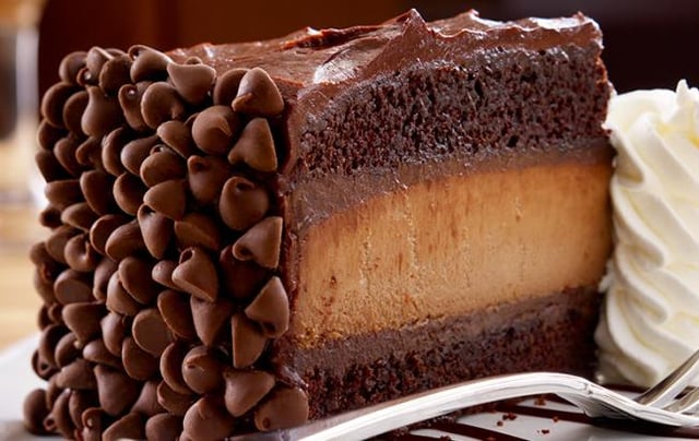 MarylandFBCheesecakeFactoryHersheyCheesecake810x470_85469E65-5056-A36A-0B027A914D4BB4DF-85469d395056a36_8546a5be-5056-a36a-0b6007e5a3a34837.jpg