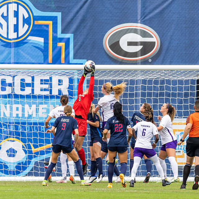 SEC-gm1-LSUvOleMiss221030-800.jpg