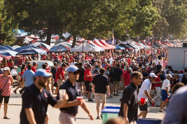 20160924-oxford-the-grove-gameday-93.jpg
