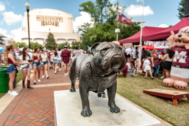 Bulldog-Statue-in-The-Junction.jpg