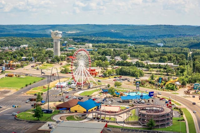 branson_entertainment_district_1.jpg