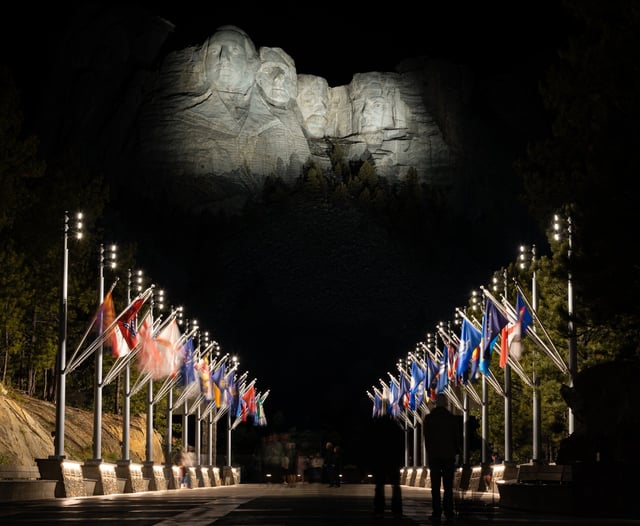 Night Mt. Rushmore.jpg