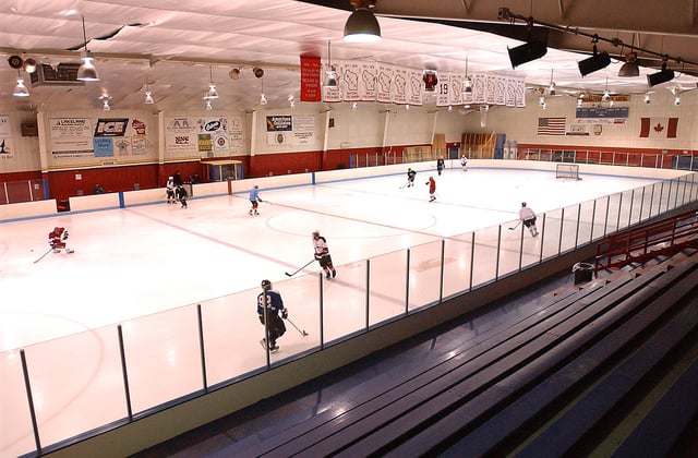Ice Arena Hockeykn