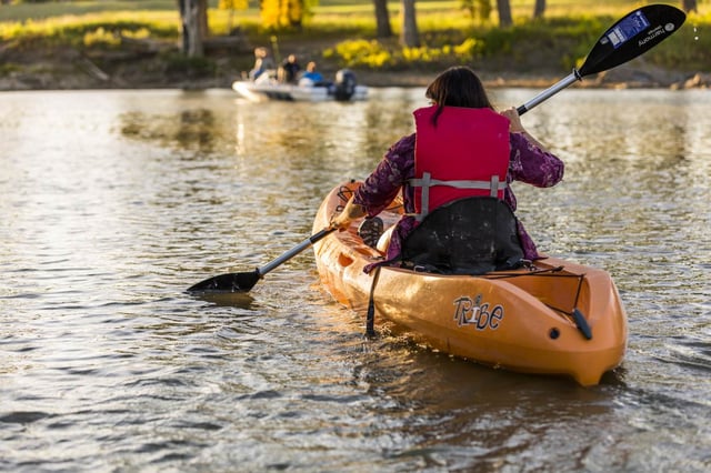 Lady-kayaking_930104bc5592b0f48aa7a928055610d9.jpg