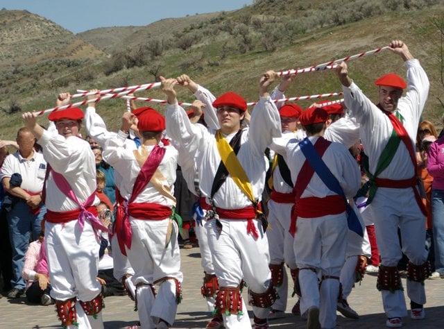 Basque-Dancers-Men-small.jpg
