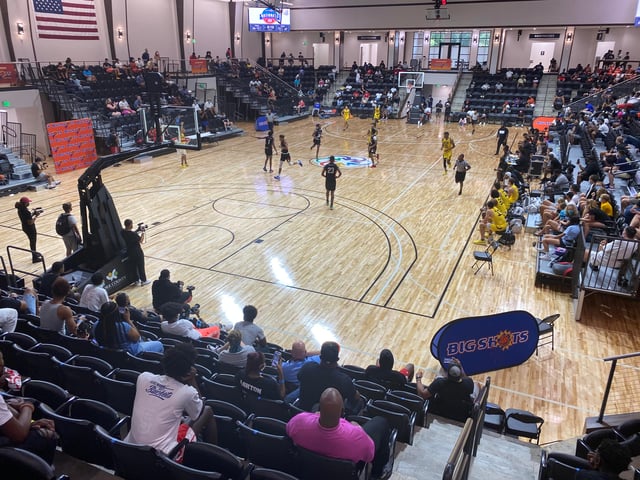 big shots basketball crowd