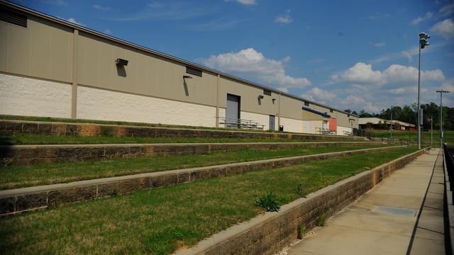 Yarbrough Tennis Center8-Outdoor Seating.jpg