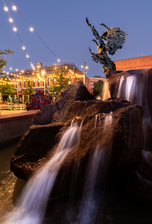 OldTownSquareFountainNight_CreditDaveCho.jpg