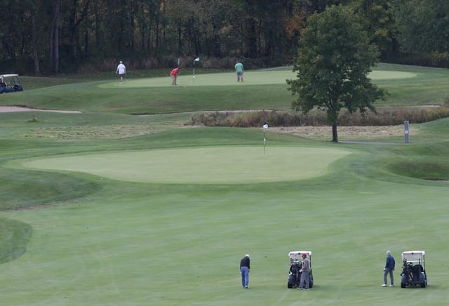 Oak Shadows Golf Club