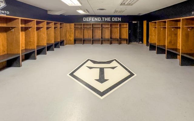 53935-change-room-east-side-lamport-stadium.jpg