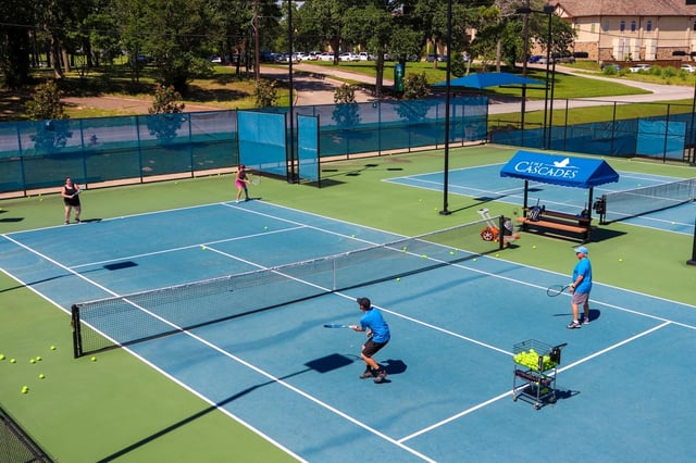 Cascades Country Club8