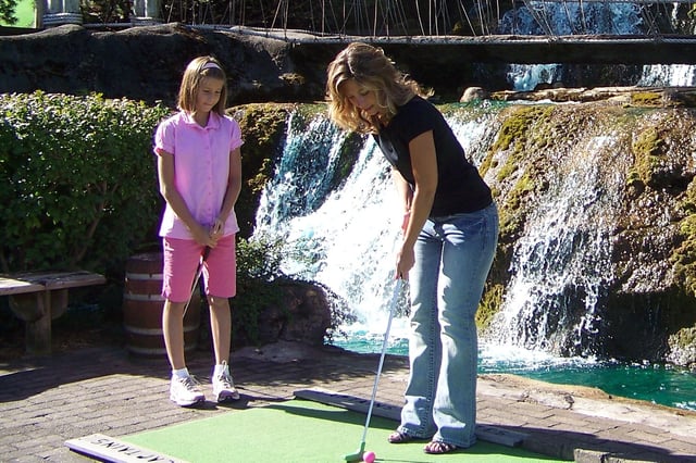 Pirate's Cove Adventure Golf3