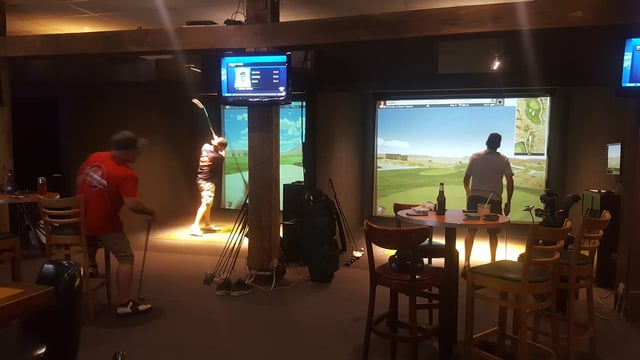 Riley's On The Green Indoor Golf2