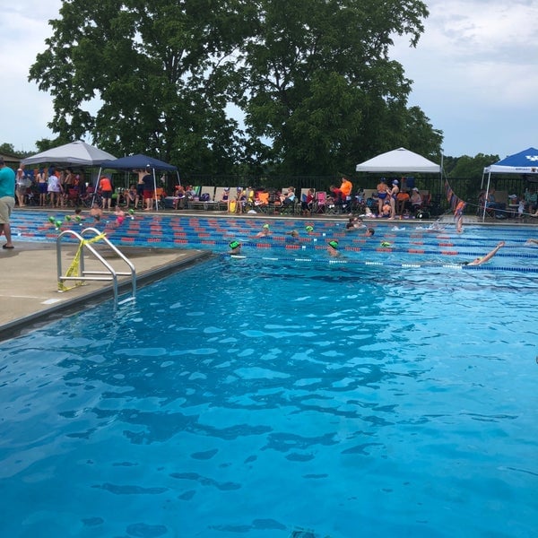 london country club pool