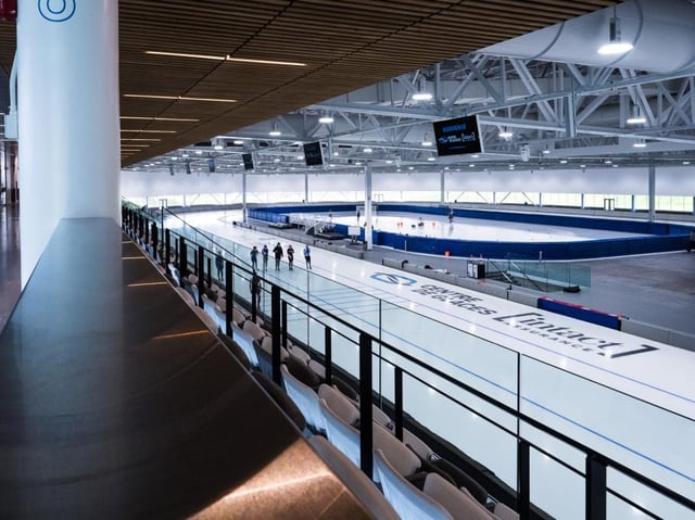 Centre de glaces Intact Assurance.jpg