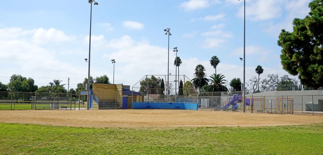 ball-diamond-at-el-salvador-park_8E5A5C77-5056-A36A-087E39EF70E6E1E4-8e5a5b685056a36_8e5a612b-5056-a36a-0838411135fbe2e9.jpg