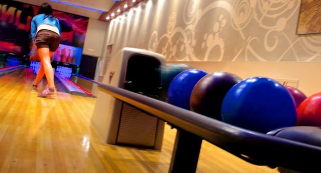 Lyn Lee Lanes Bowling2