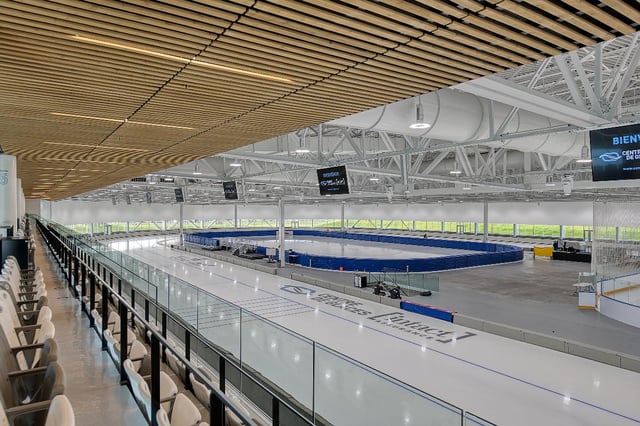 Centre de glaces Intact Assurance.  .jpg