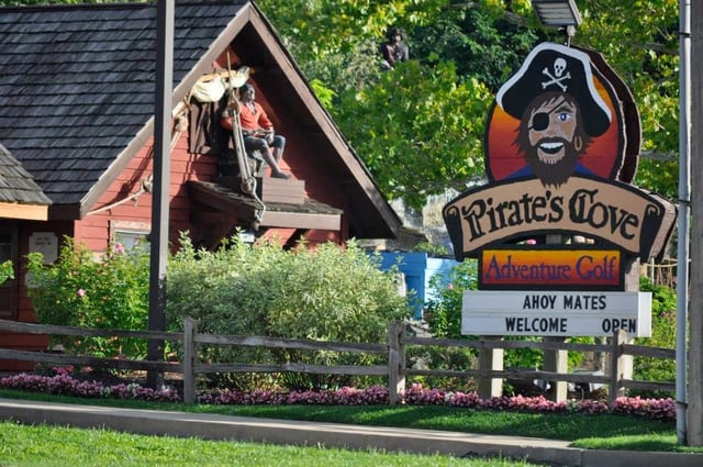Pirate's Cove Adventure Golf 4