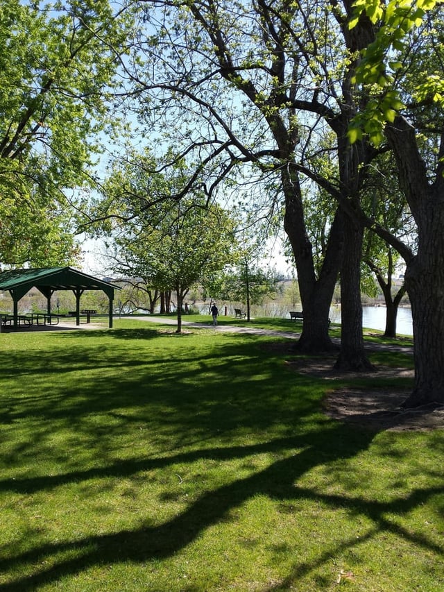 Leslie Groves Park2