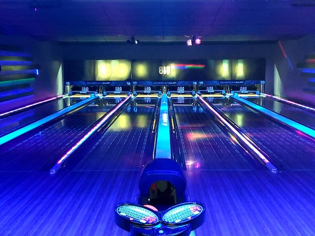 810 Billiards & Bowling