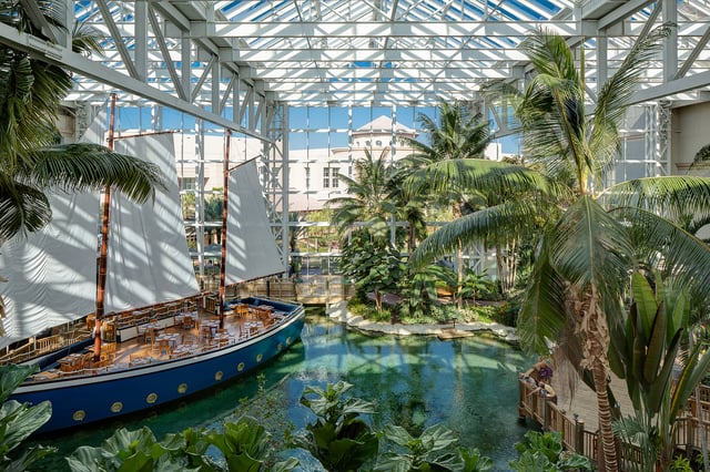 Gaylord Palms- Key West Lagoon and MOOR Restaurant.jpg