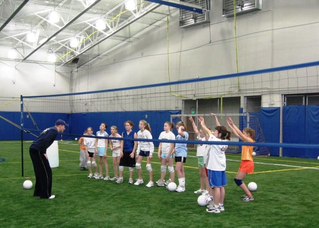 youth-volleyball-instruction1-1024x732