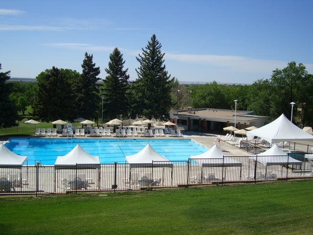 pueblo country club pool.gif