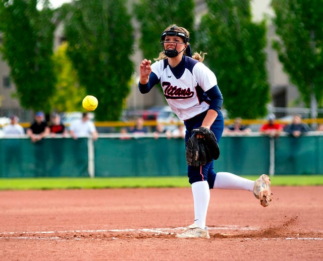 17009286_web1_M-Kam-Adkins-pitch-ADW-190525