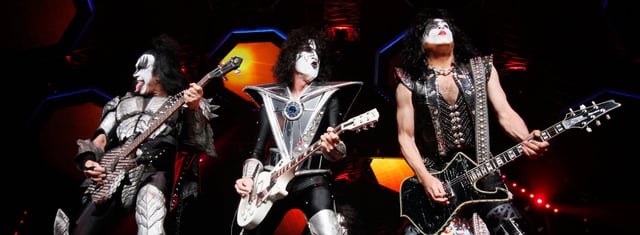 Kiss-Slide-202ac771b6.jpeg