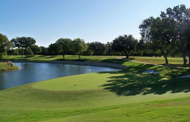 Colonial Country Club2