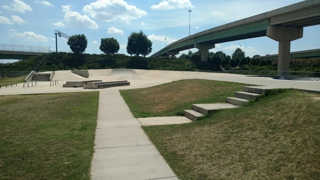 Lydia Gold Skatepark5