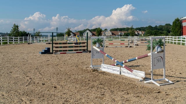 Nora Harris Equestrian2