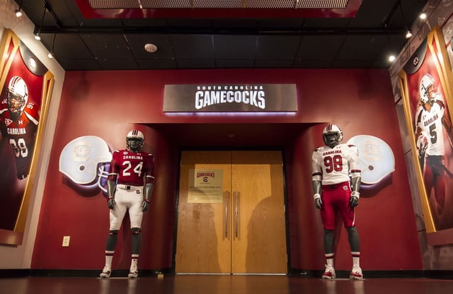 _big_Football_Locker_Room_Entry_06_TB