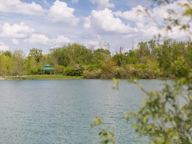 Hawthorn Pond Natural Area9