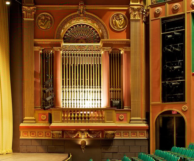 UNCSA_Stevens_Center_C_S3HI0QlCIhPc4cL5VqZMdiu18q0ABlZBh_rgb_l (1).jpg