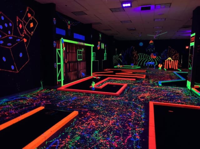 The Hero Day & Glow Golf2