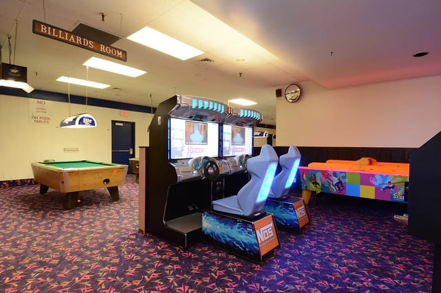 Four%20Seasons%20Bowling%20%26%20Sports4