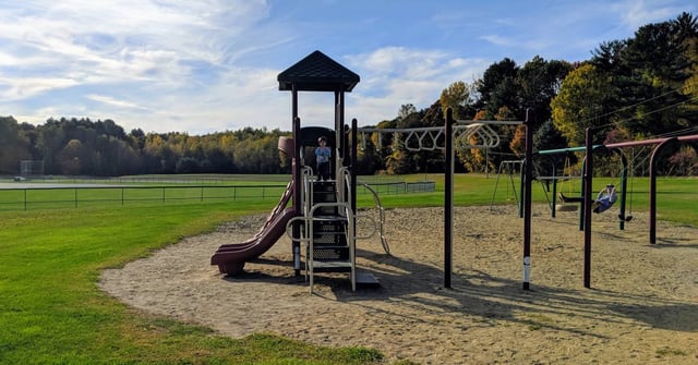 kidplaygroundswings.jpg