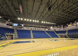 The_Legacy_Center,_Joe_Dumars_Court_and_stands,_Lake_Charles,_Louisiana.jpg