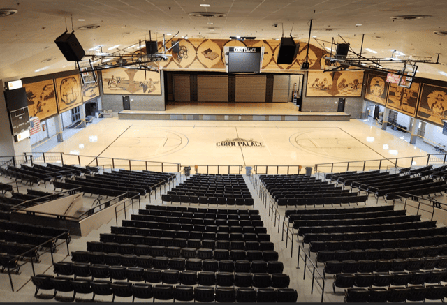 Corn Palace crows nest empy arena.png