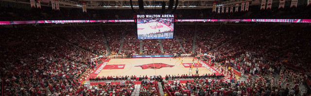 Fans-Crowd-Bud-Walton-MBB-2017-18-0354-e1545164945529