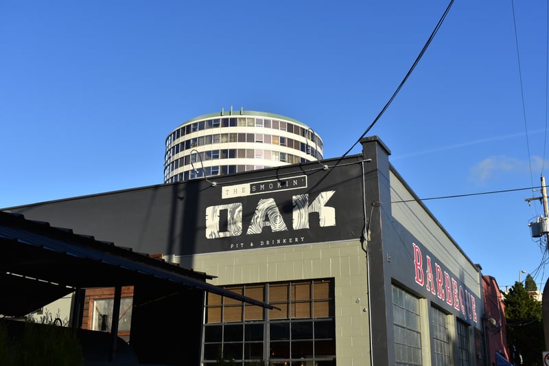 The Smokin' Oak Pit & Drinkery