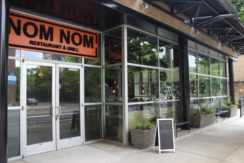 NOM NOM Restaurant & Grill