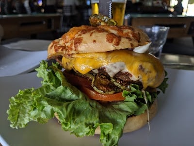 Auto's Pub