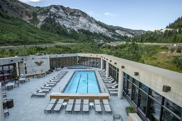 The Cliff Lodge